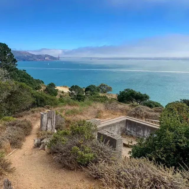 Acampamento no Angel Island State Park, 和 vista para a Baía de São Francisco e a Ponte Golden Gate